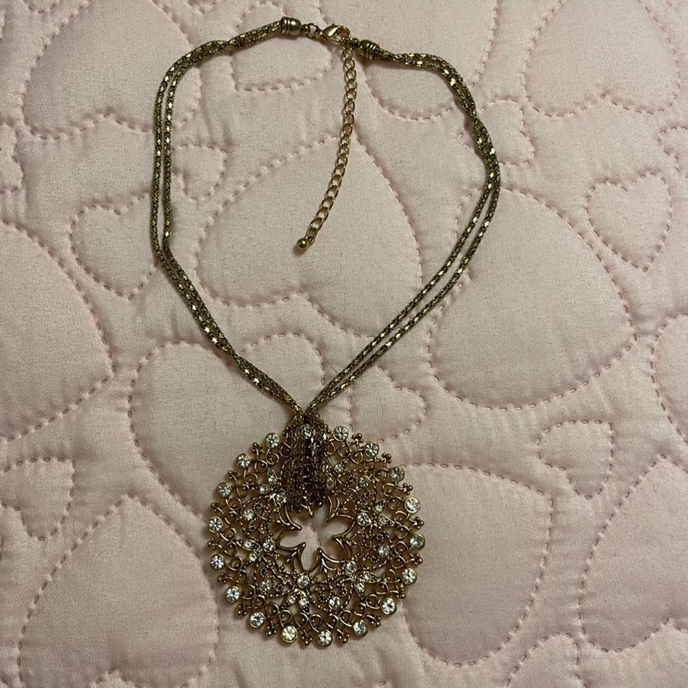 Beautiful cache necklace